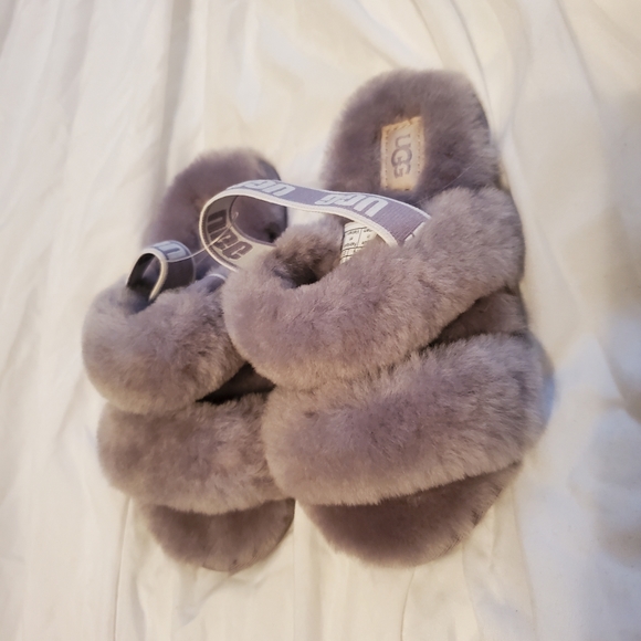 Ugg Light Gray Fuzzy Shearling Lined Slippers 1116636t Toddler Girls - Picture 2 of 7